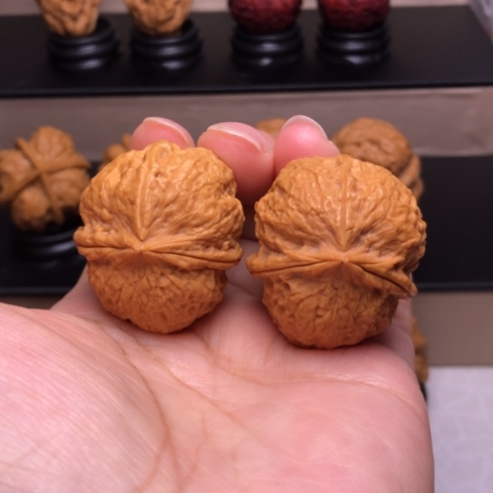 文玩核桃把件粗筋三楞40