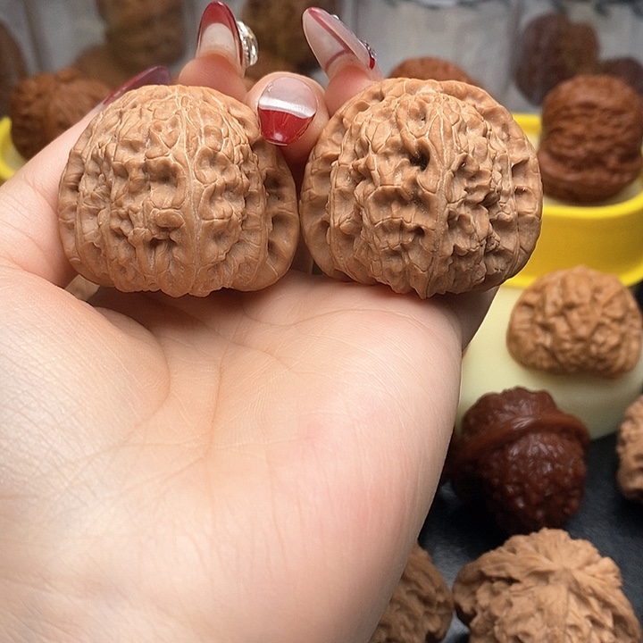 文玩核桃吊坠42尺三角白。5号