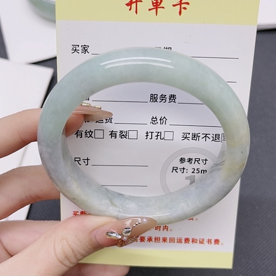 翡翠手镯未镶嵌A货