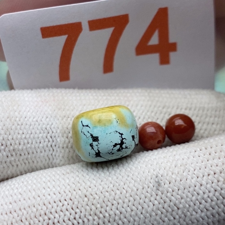 南红玛瑙未镶嵌珠宝奇石