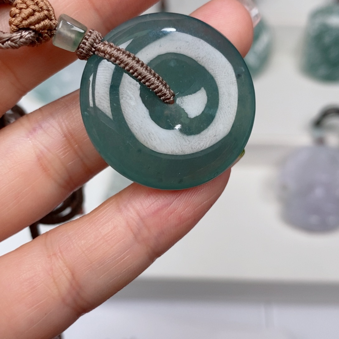 翡翠颈饰未镶嵌吊坠