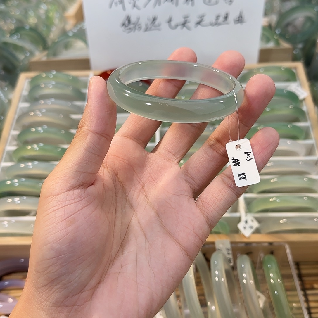 玛瑙/玉髓未镶嵌手镯圈口60.3