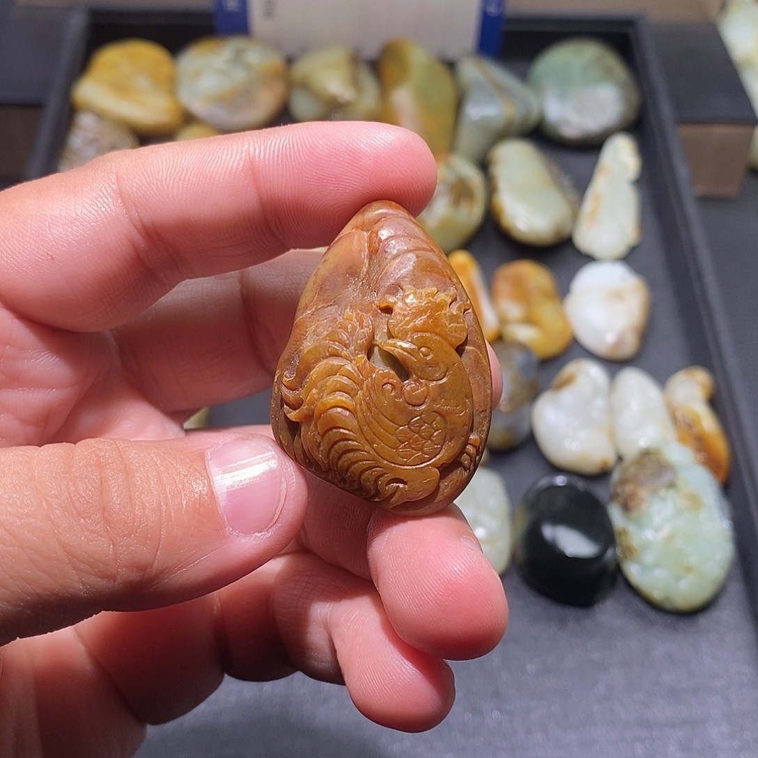 和田玉未镶嵌颈饰