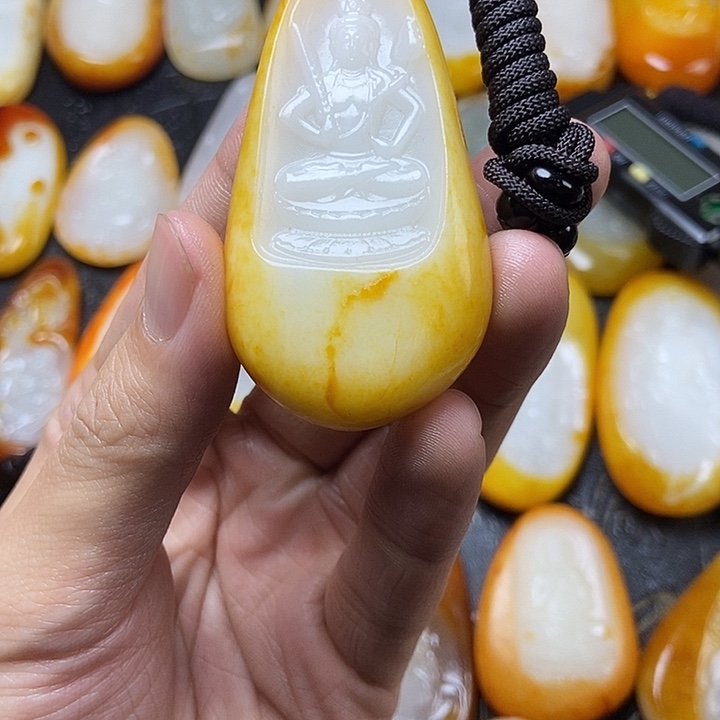 和田玉（糖玉）未镶嵌颈饰