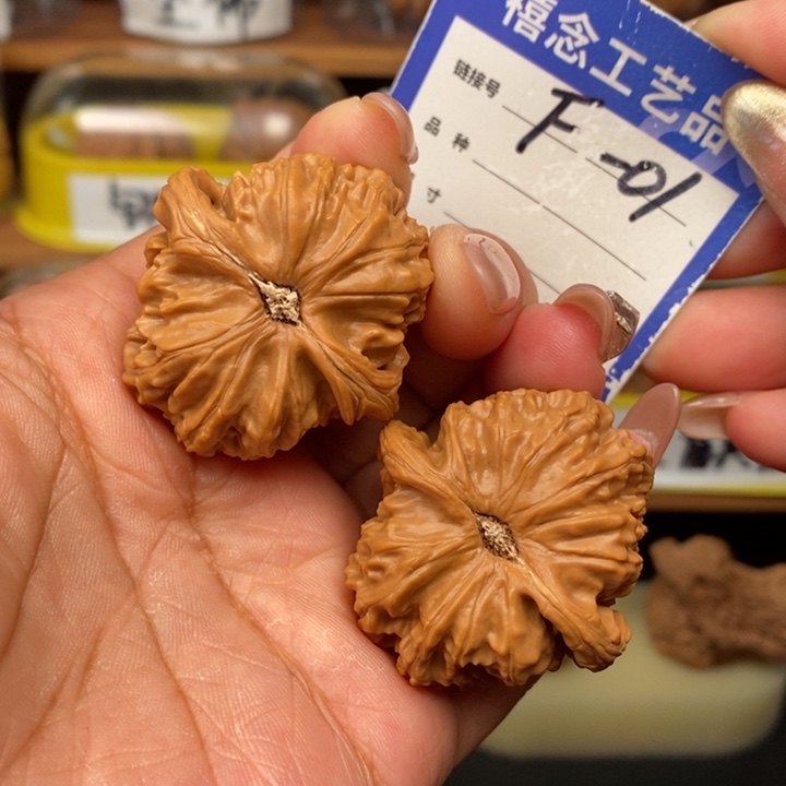 文玩核桃吊坠38白狮子