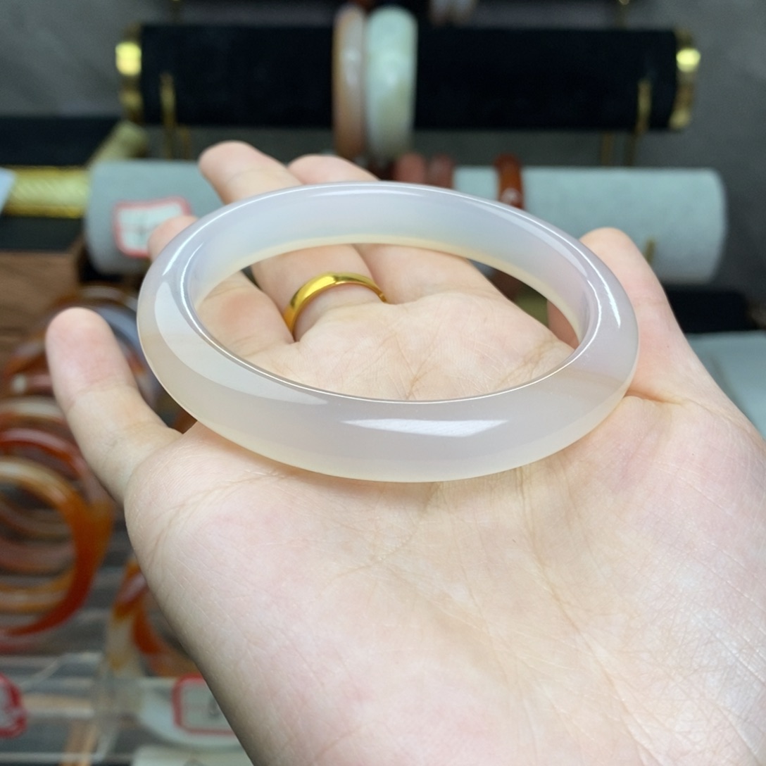 玛瑙/玉髓手镯未镶嵌萍*