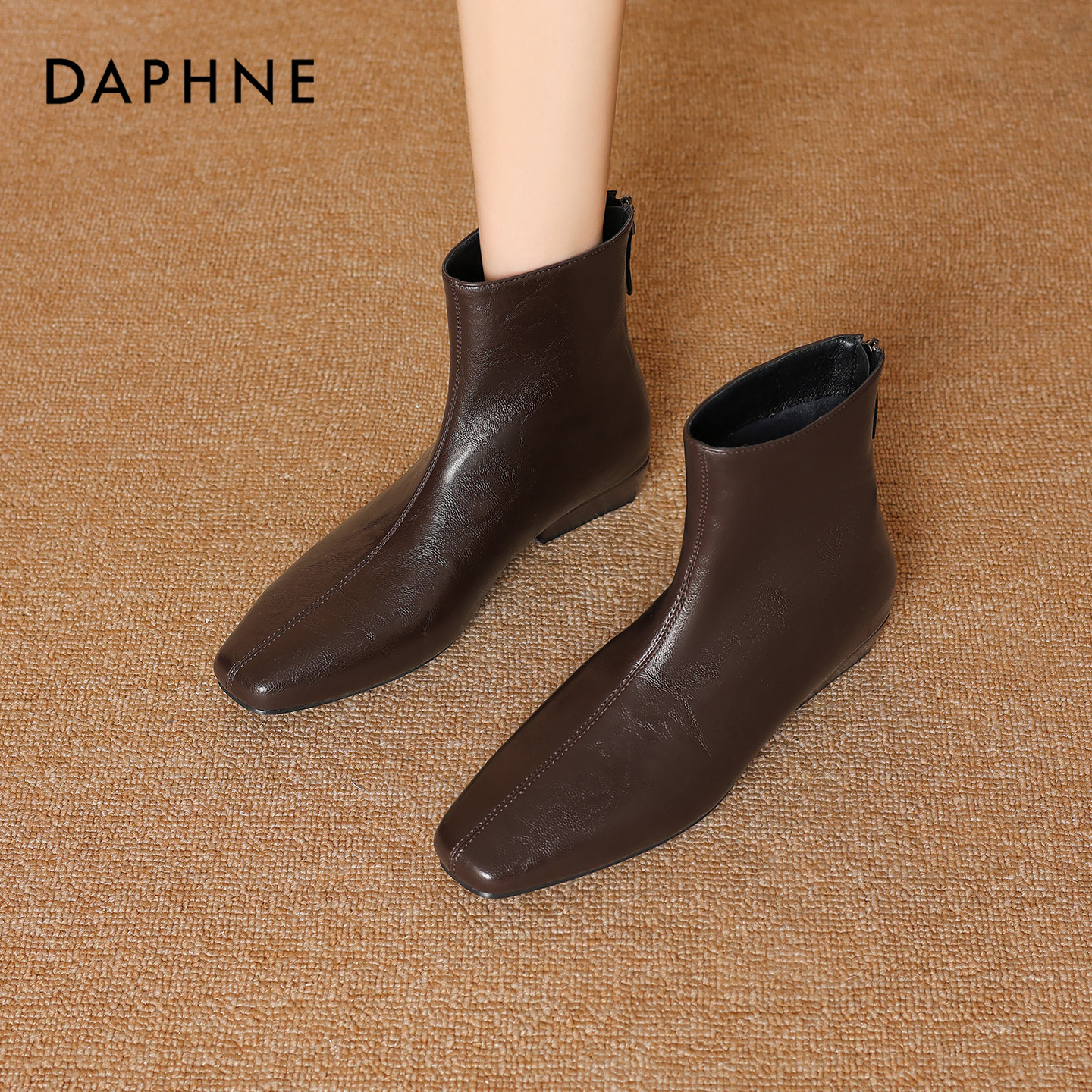 Daphne/达芙妮低跟小短靴女秋季百搭靴子时尚中跟单靴气质瘦瘦靴