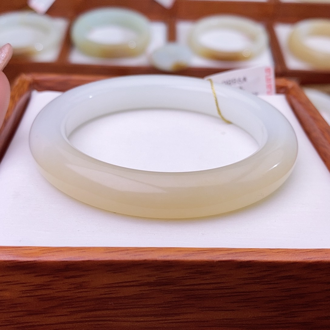 和田玉手镯未镶嵌53