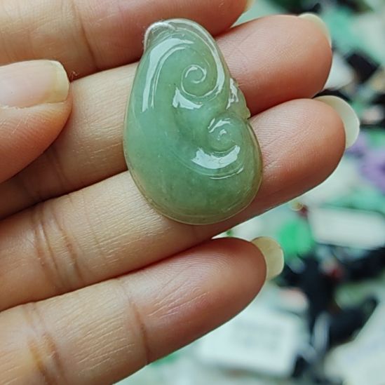 翡翠未镶嵌颈饰1  