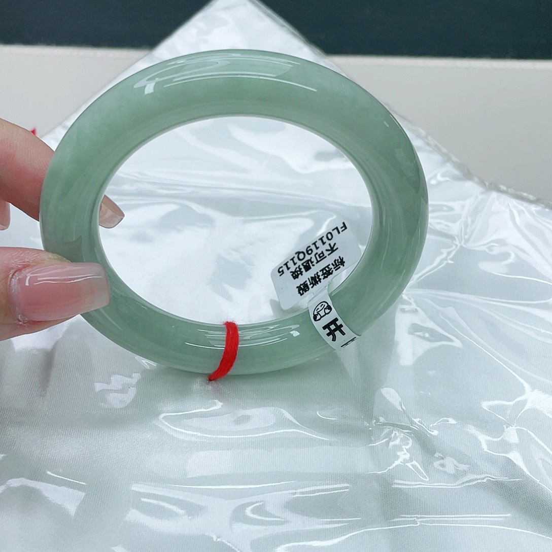 翡翠手镯未镶嵌圆57.5