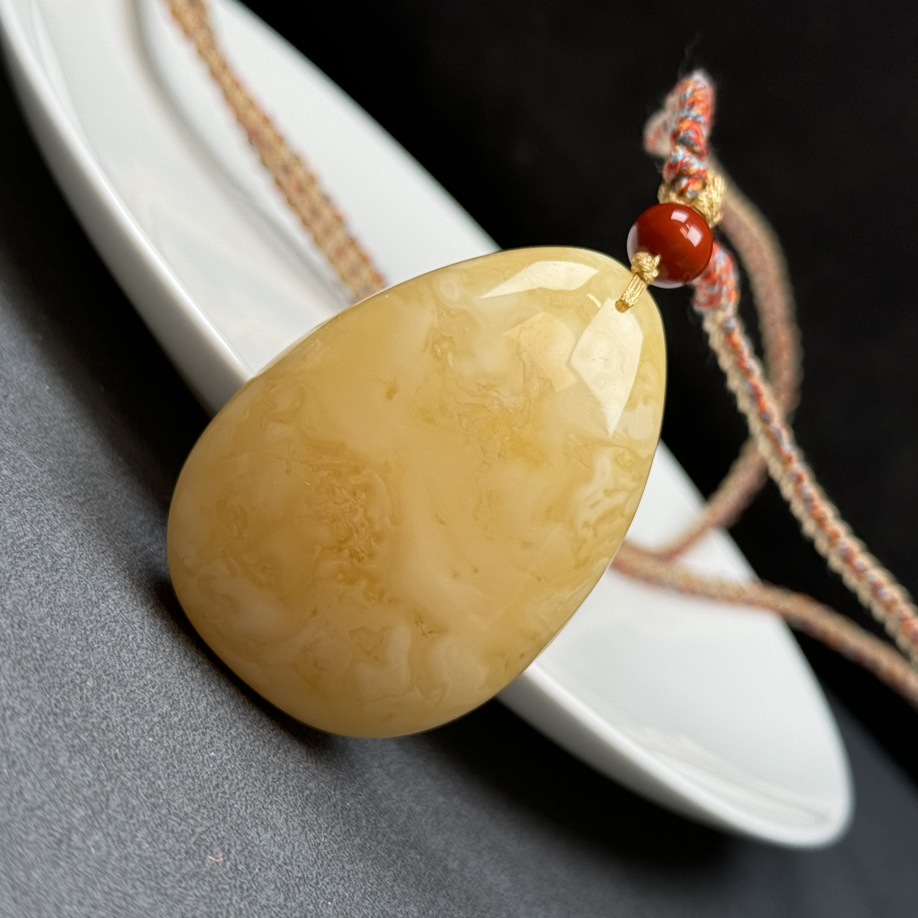 Y2184天然蜜蜡 水滴牌 36.7*51*19.2mm 21.83克 120克价