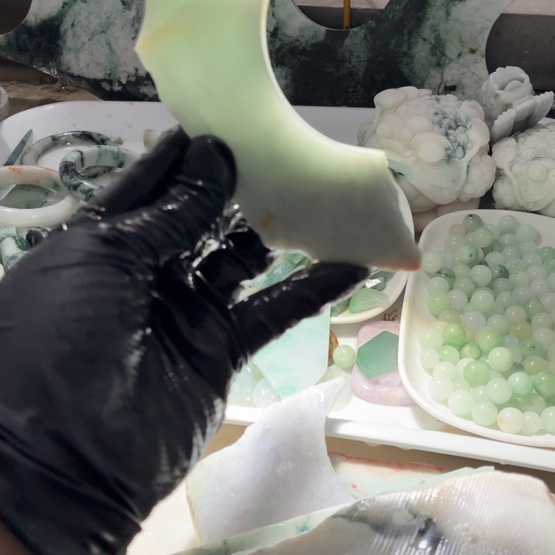 翡翠未镶嵌颈饰边角料