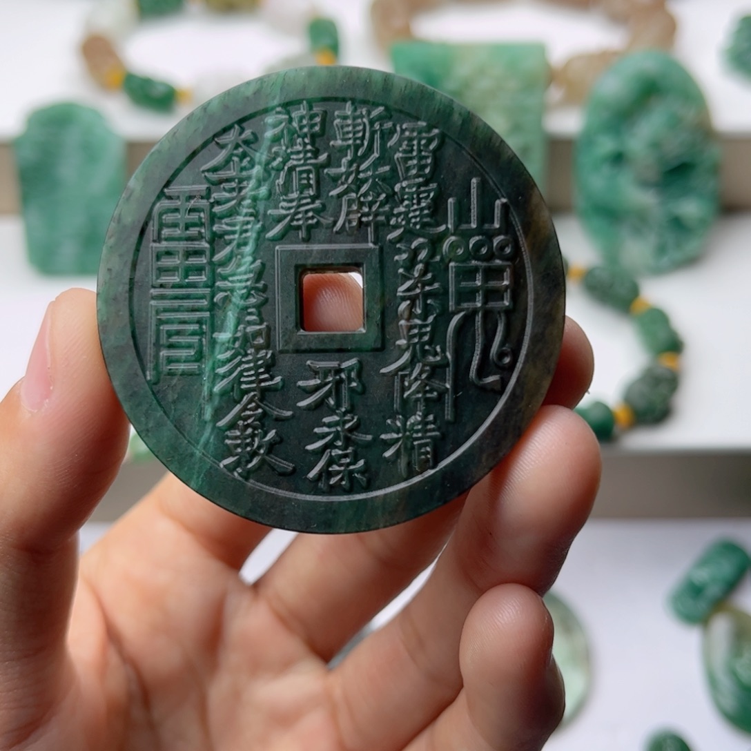 独山玉未镶嵌瑕疵磨砂挂件