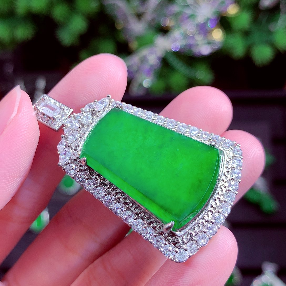 颈饰未镶嵌翡翠天然