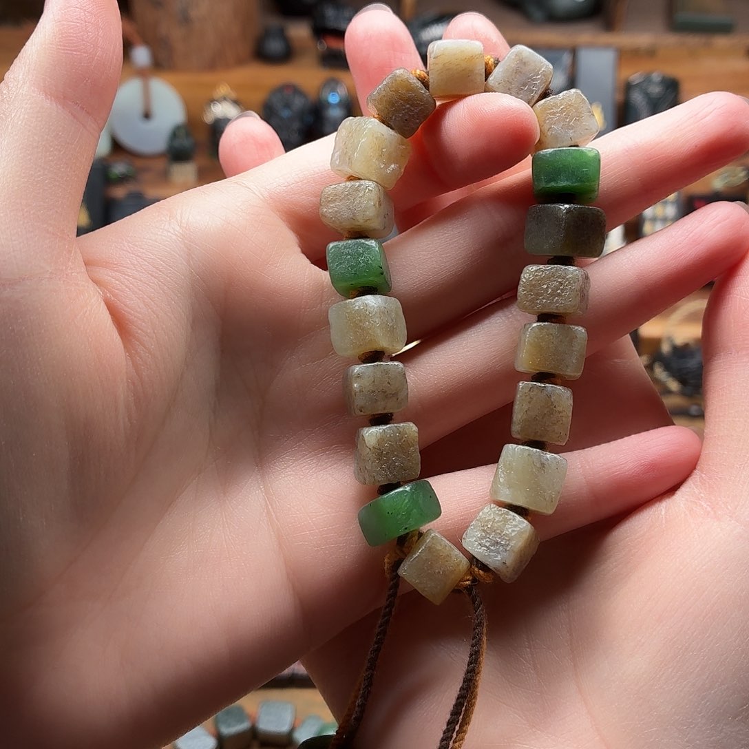 *****和田玉未镶嵌颈饰