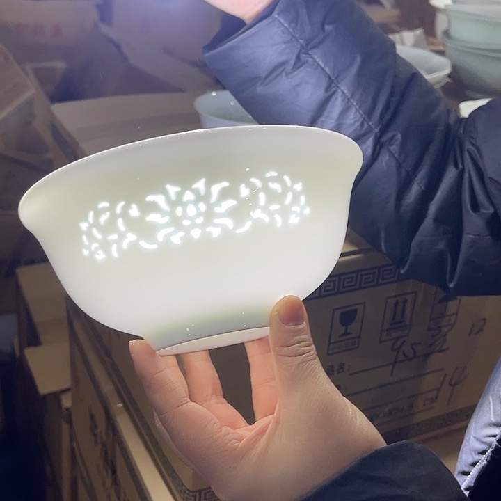 瓷片玉泥玲珑七英寸面碗两个，包邮