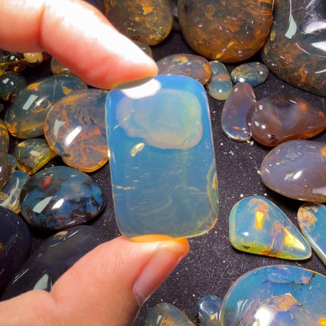 未镶嵌琥珀裸石5号