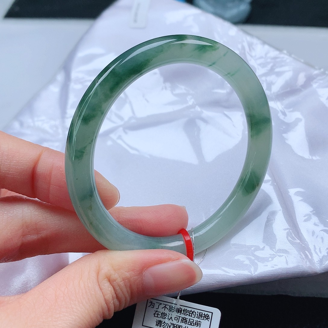 翡翠手镯（圆镯）未镶嵌53圆