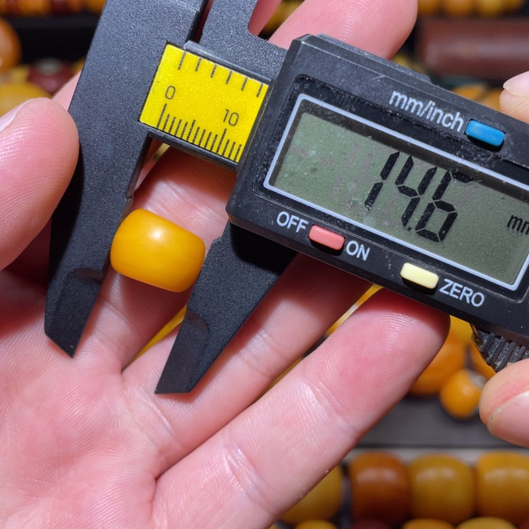 琥珀未镶嵌裸石马蹄