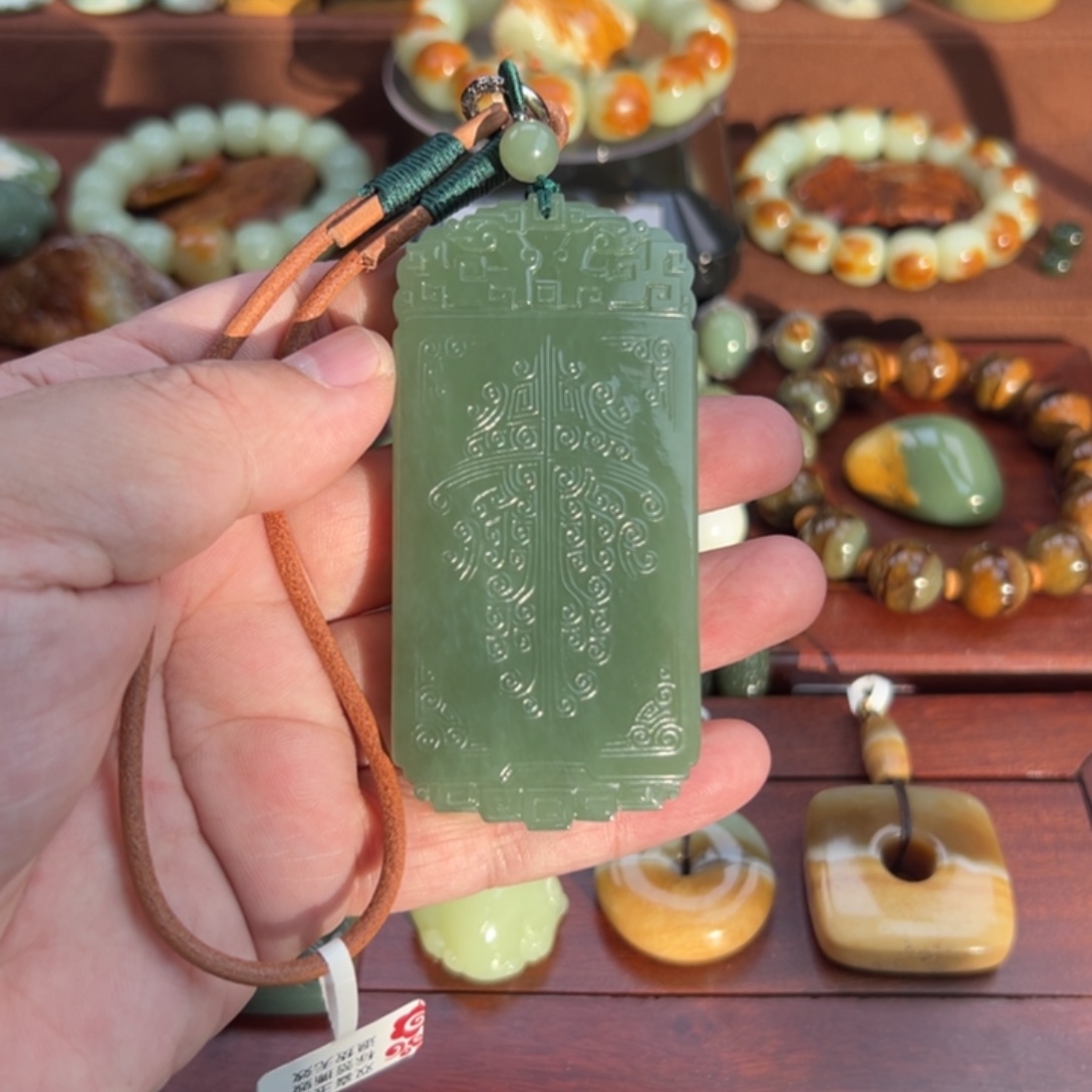 岫岩老玉（透闪石质玉）挂件未镶嵌?**?