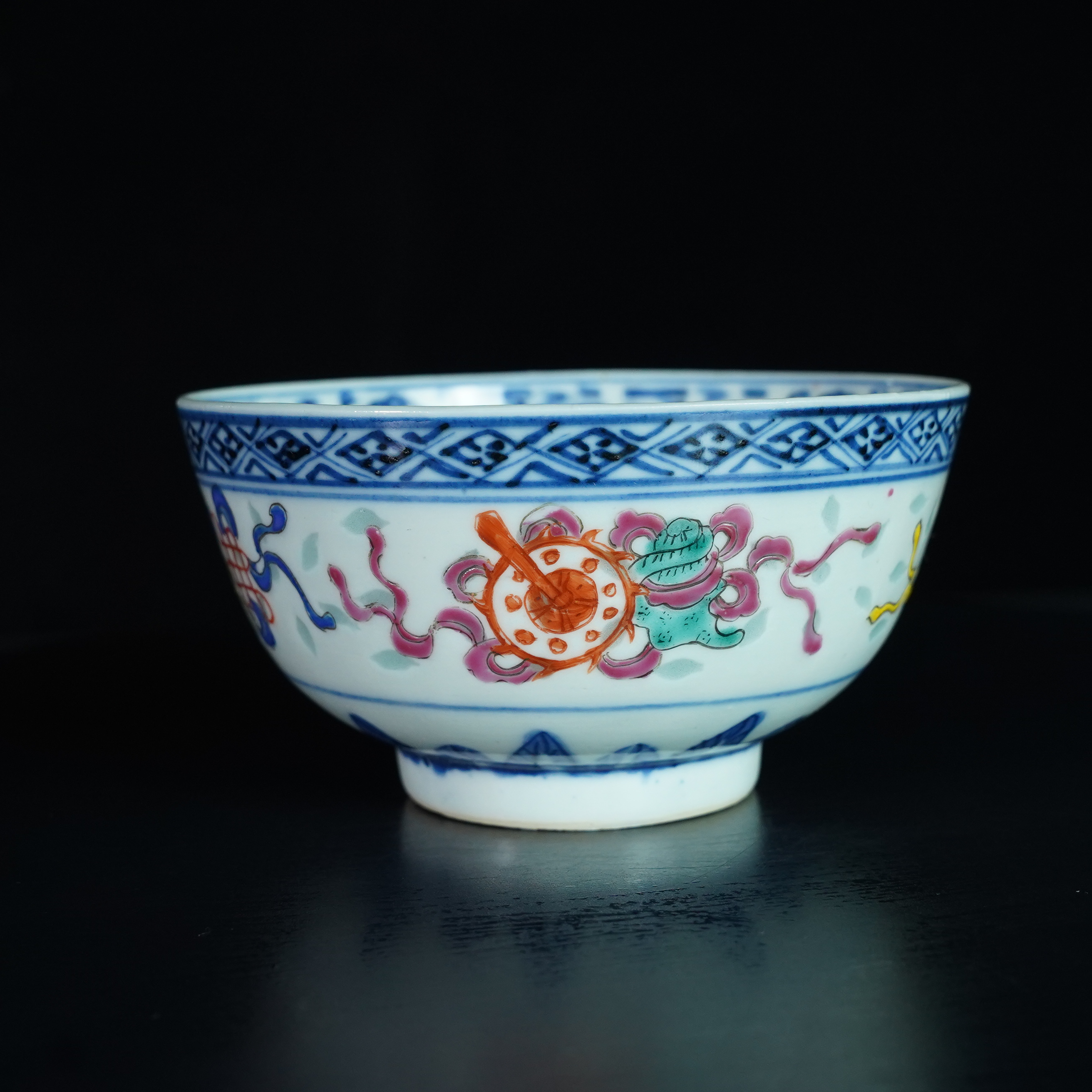 LABC241219021【十竹斋】清光绪青花加彩八宝纹玲珑瓷赏碗