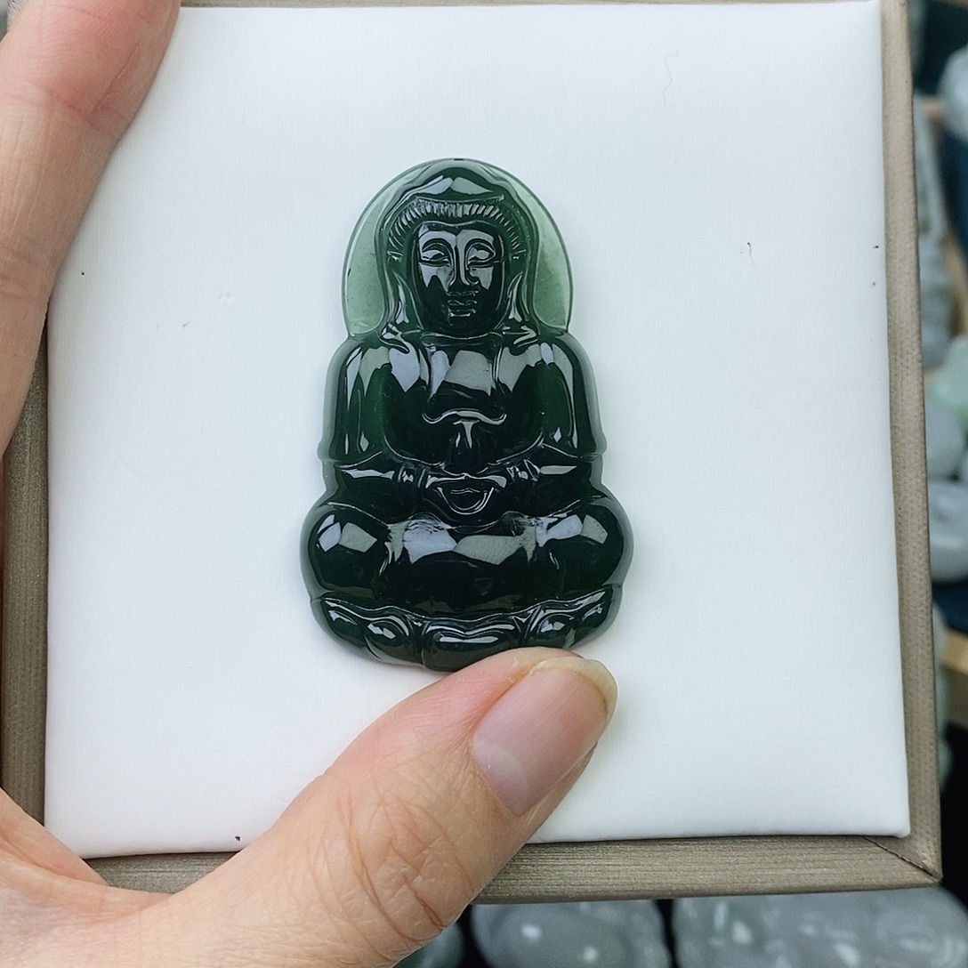 翡翠未镶嵌颈饰观音