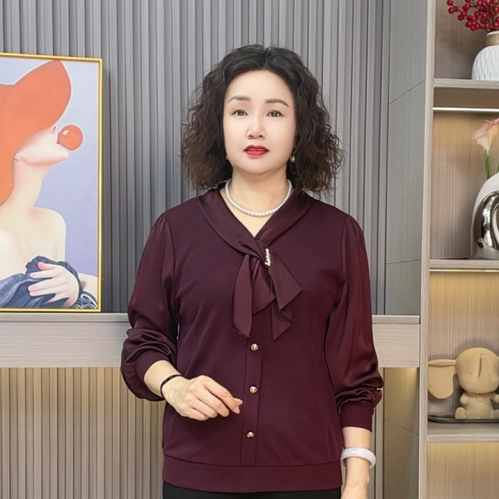 休闲风围巾领薄款常规中老年女装百搭春秋网红小衫时尚妈妈装上衣