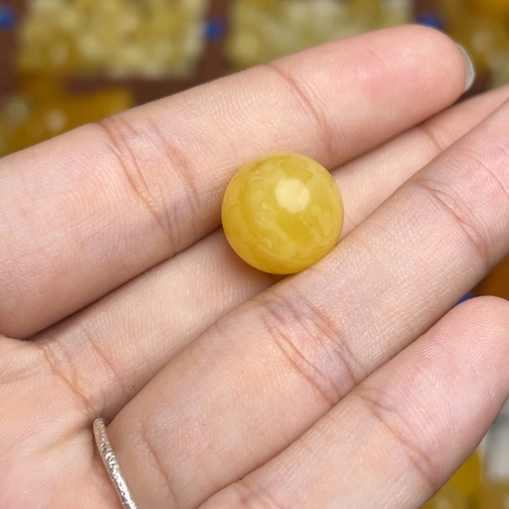 蜜蜡未镶嵌珠宝奇石鸡油黄满蜡妖花圆珠微瑕