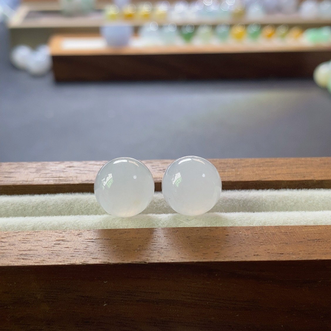 天然缅甸翡翠A货白冰圆珠二选一 卡11.4