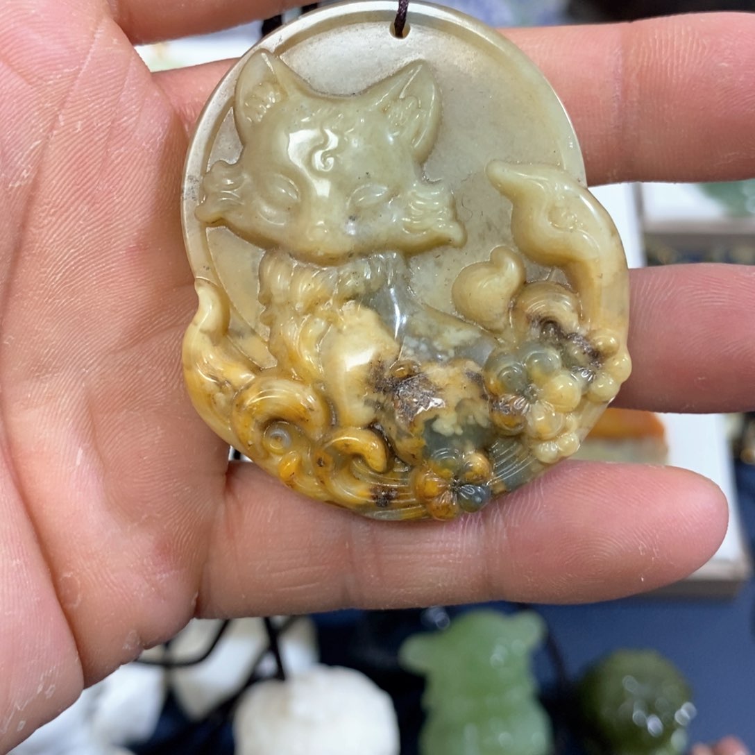 蛇纹石玉颈饰未镶嵌