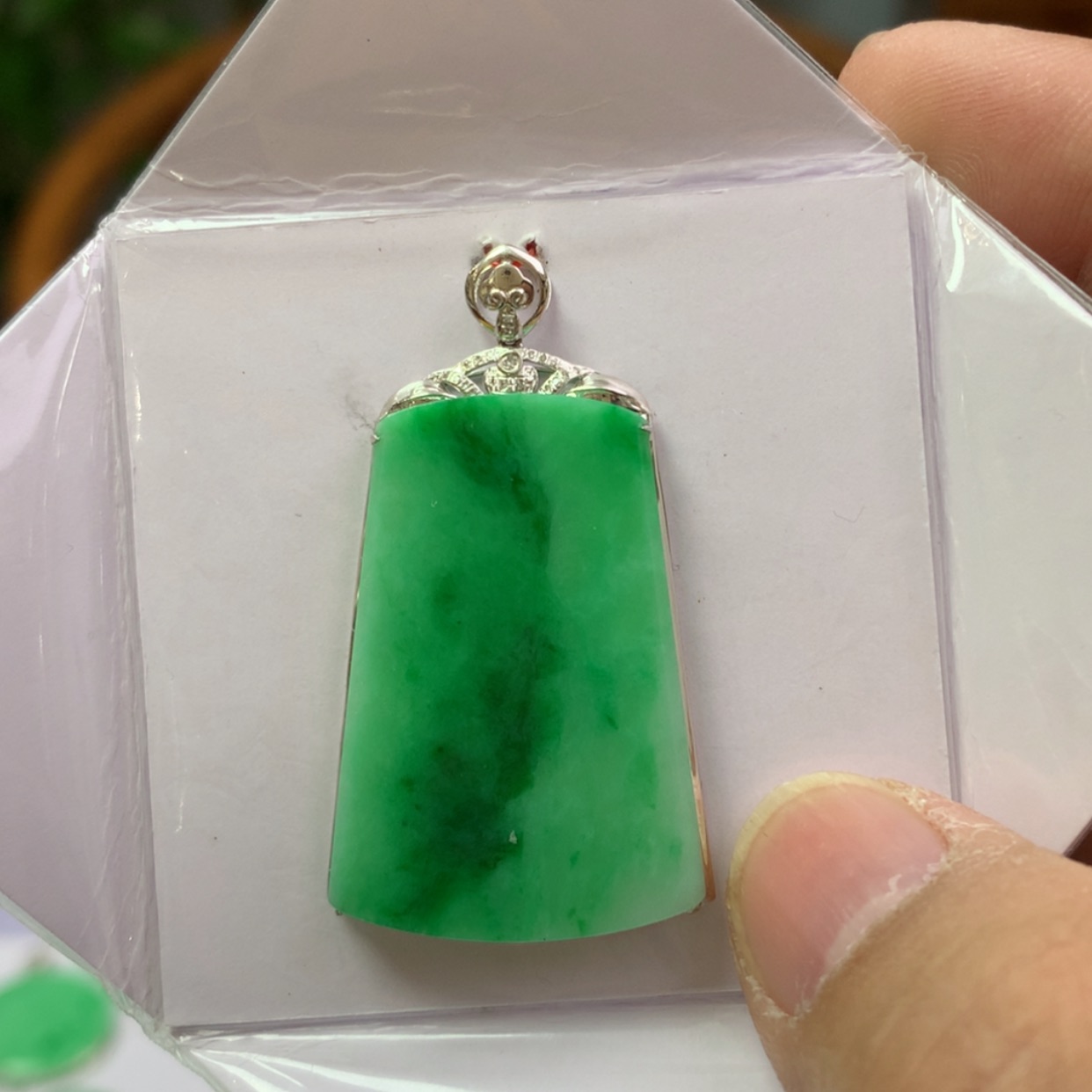 【闪购商品】翡翠颈饰18K金镶嵌翡翠