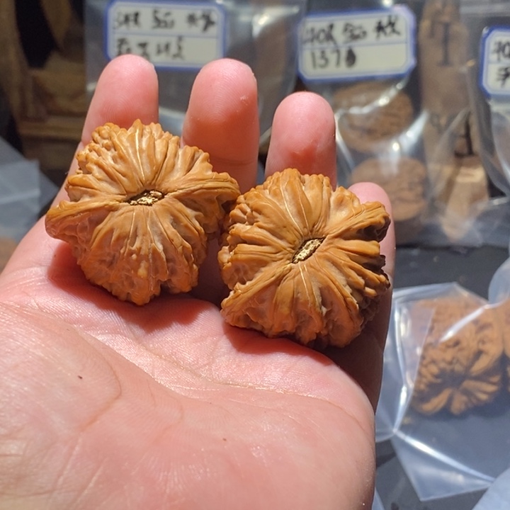 C***T吊坠文玩核桃42全品蝴蝶磨