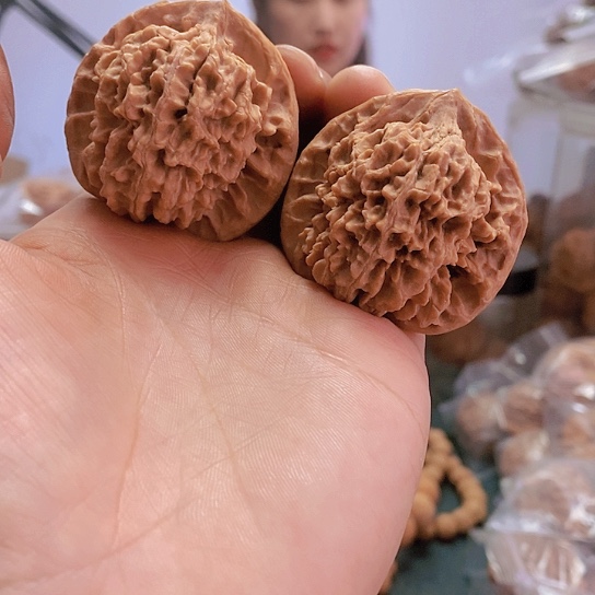 【闪购商品】把件文玩核桃44红皮乾隆纹