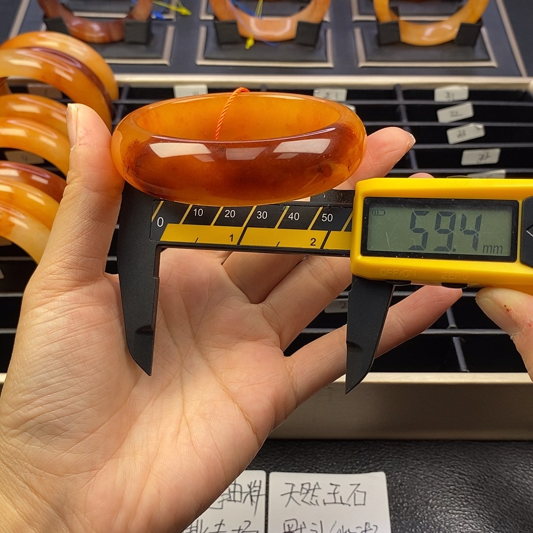 9号高冰底小宽鸡血红俏色