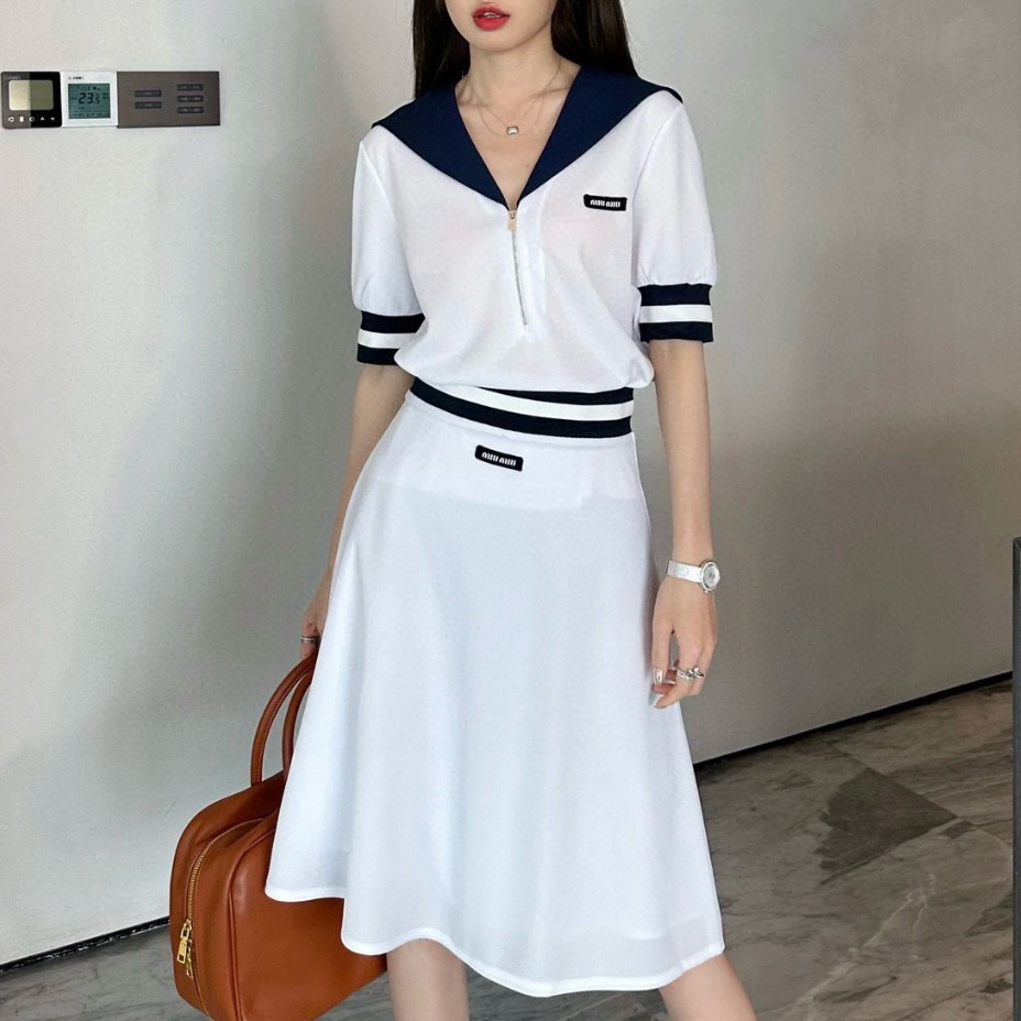 未使用 MIU MIU/缪缪 条纹logo半裙 42码 A00049