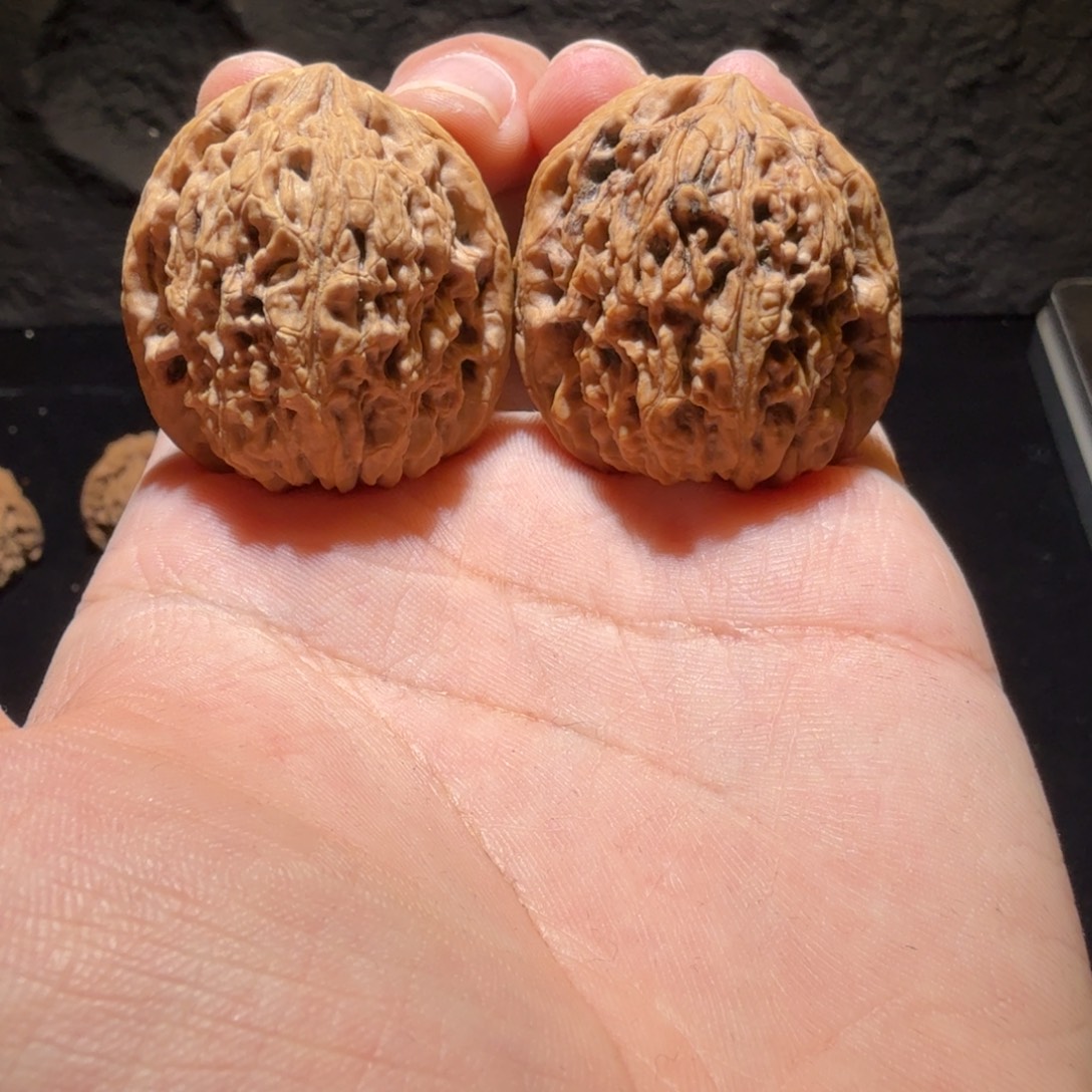 咦***、文玩核桃吊坠35凹底