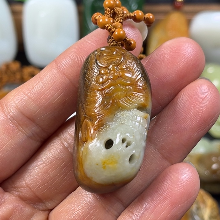 和田玉未镶嵌吊坠(赠链)