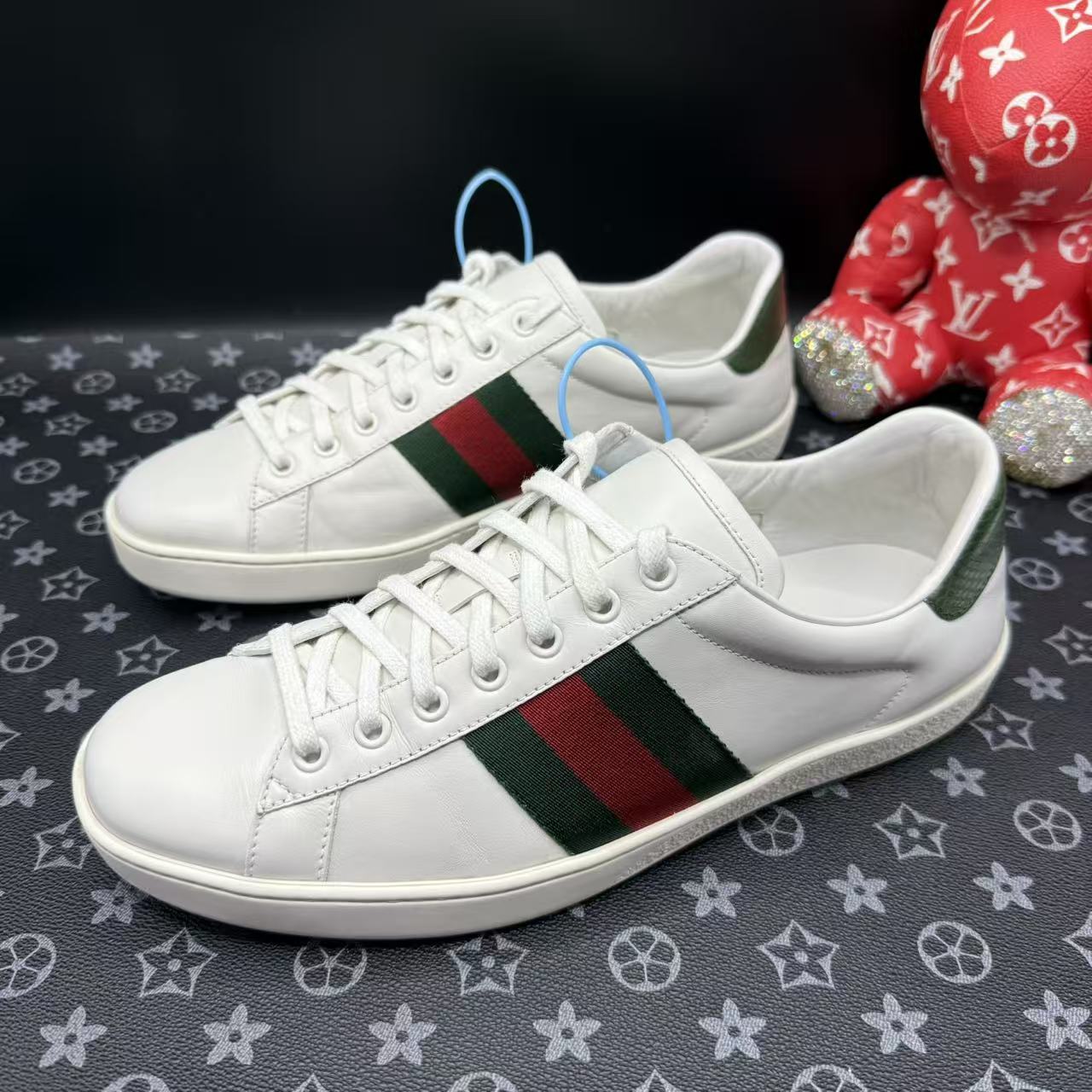95新 GUCCI/古驰 男士白色条纹织带绿尾板鞋42欧码 olas221
