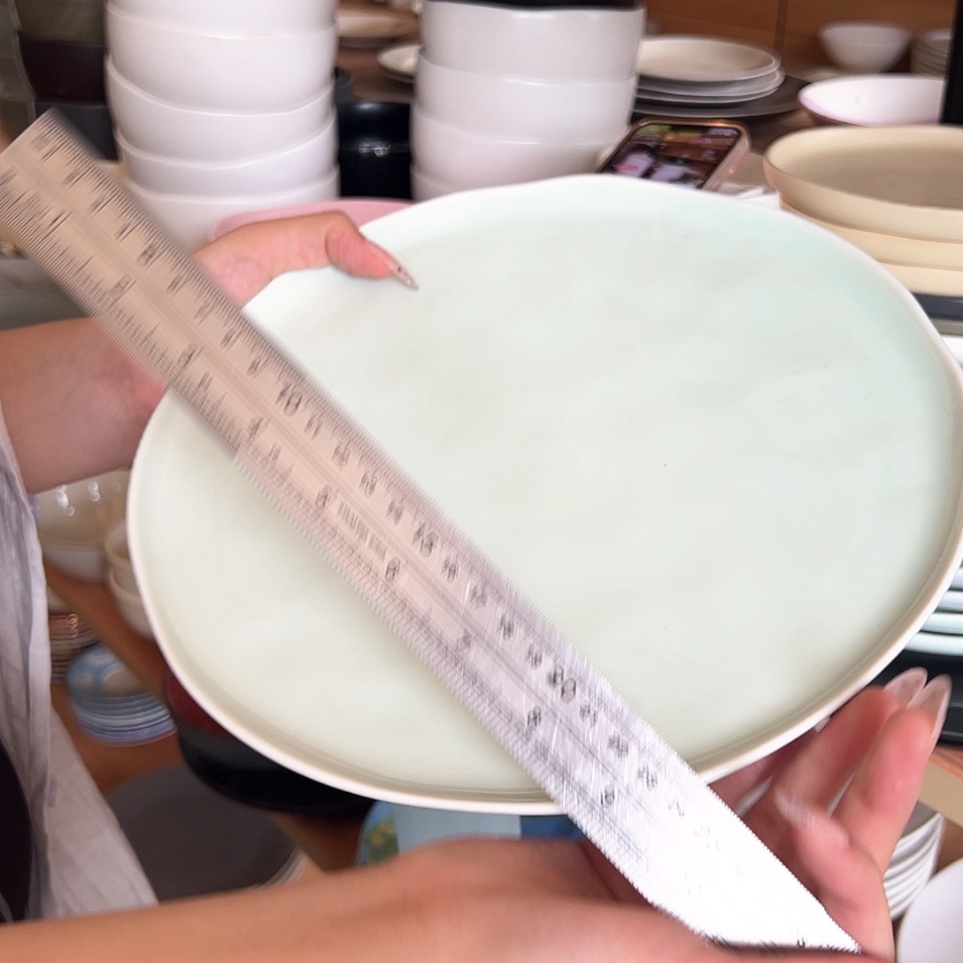 新骨瓷074微瑕蒲河浅绿10.5寸碧波高边锤纹盘