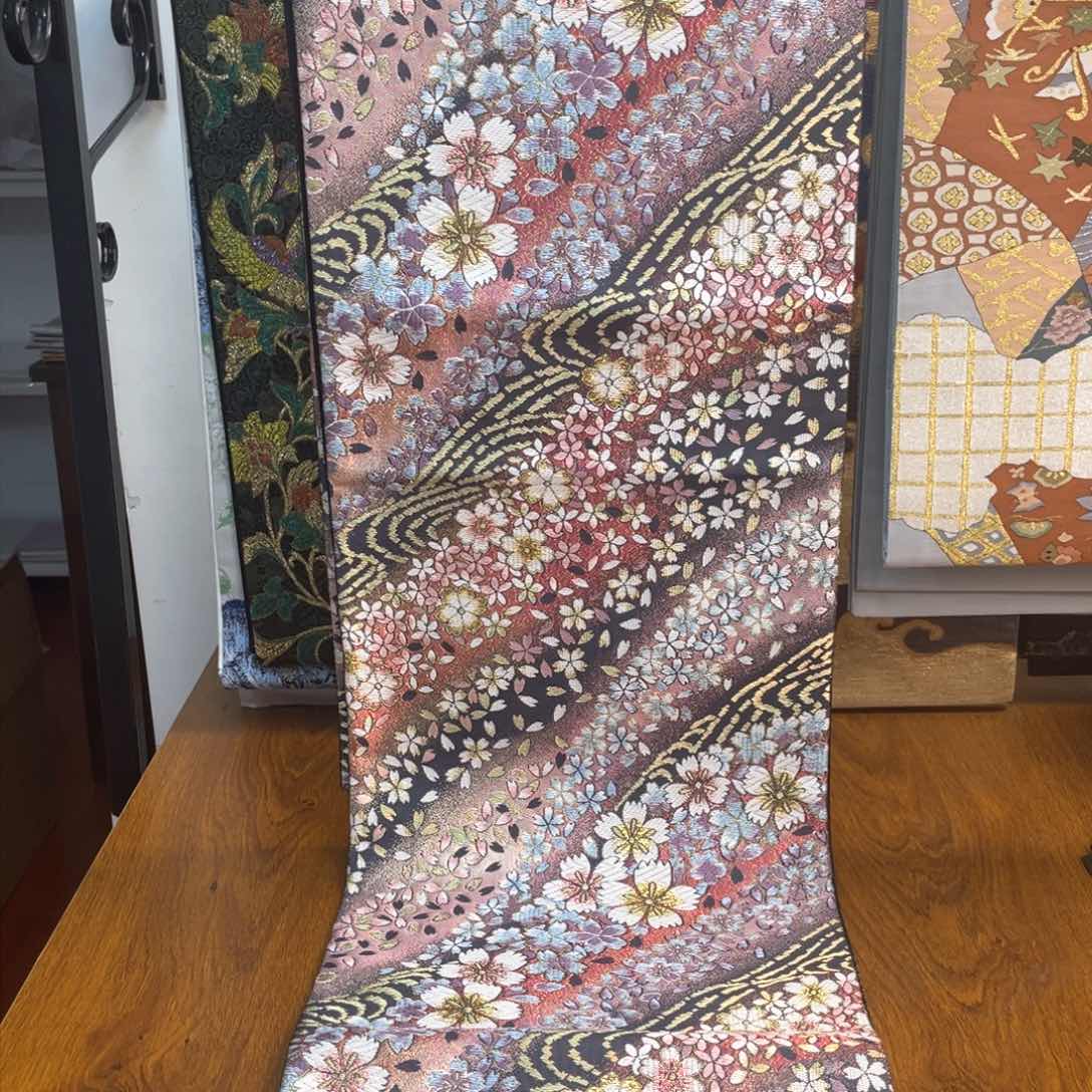 织绣唐织流水樱花纹