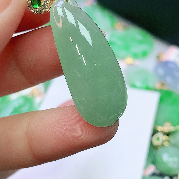 翡翠未镶嵌颈饰翡翠