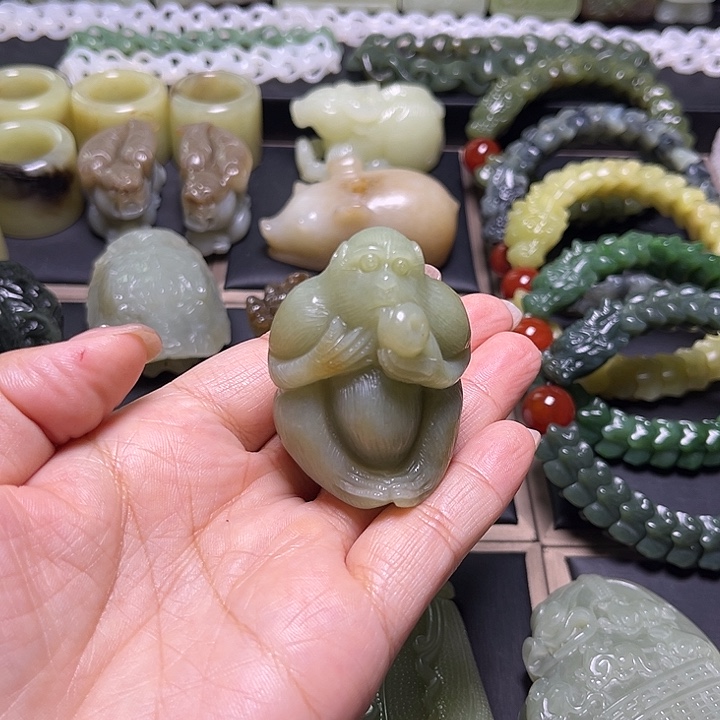 仆***人和田玉未镶嵌挂件