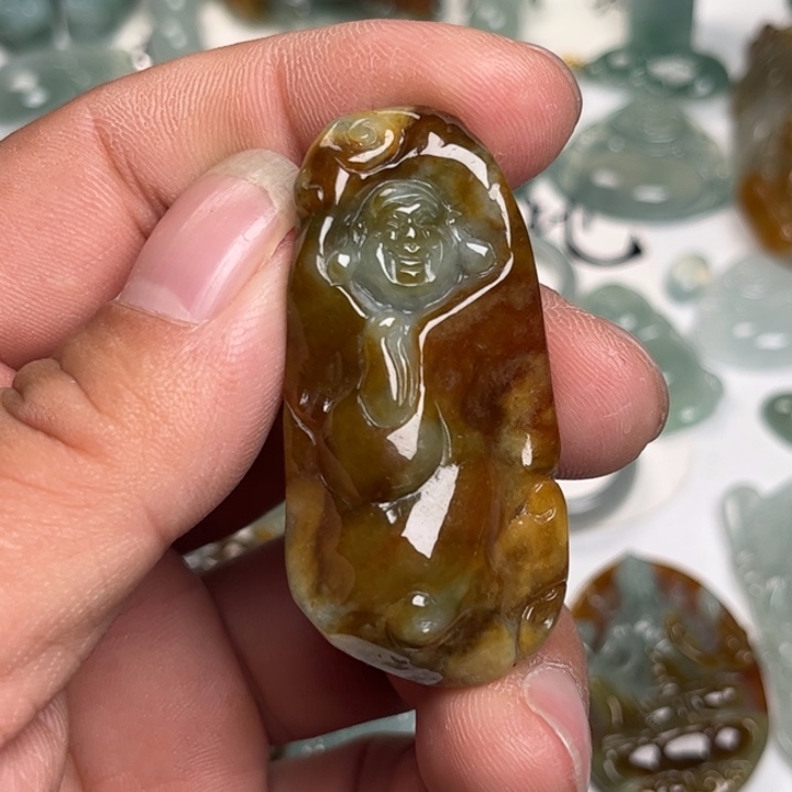 翡翠未镶嵌颈饰佛