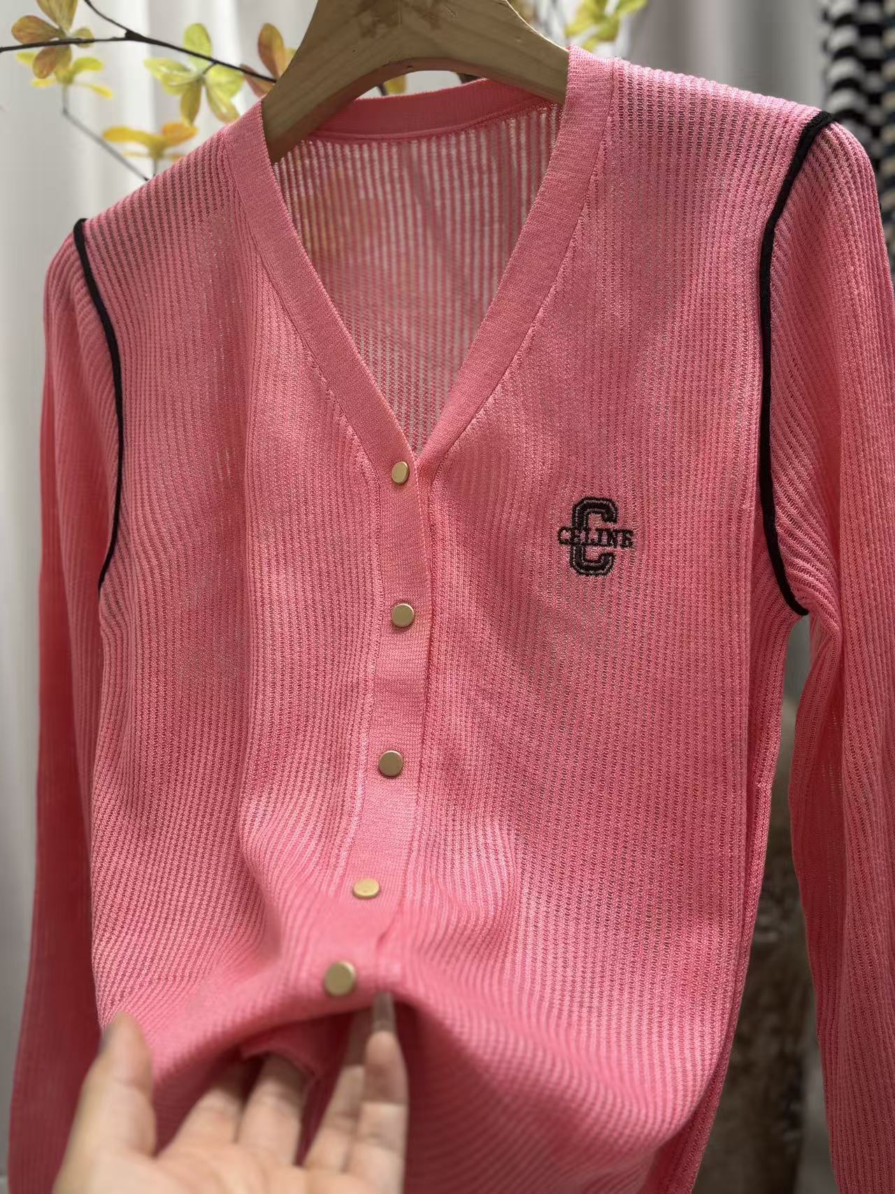 （玉姐家）新款V领字母气质时尚长袖开衫 新选f1600 J021234