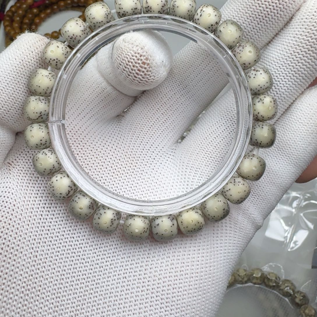 星月菩提手串石玉料9×8大眼睛月留白