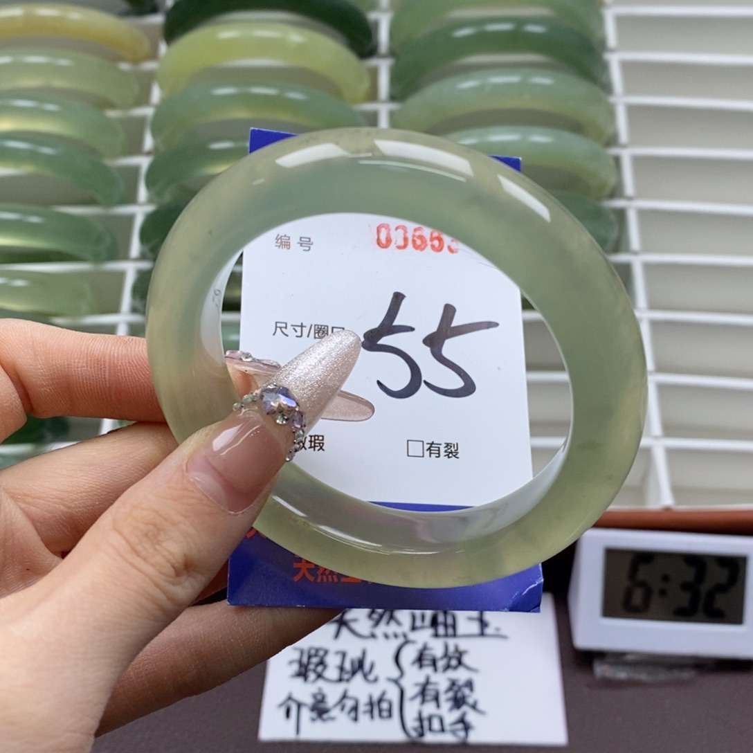 蛇纹石玉手镯未镶嵌