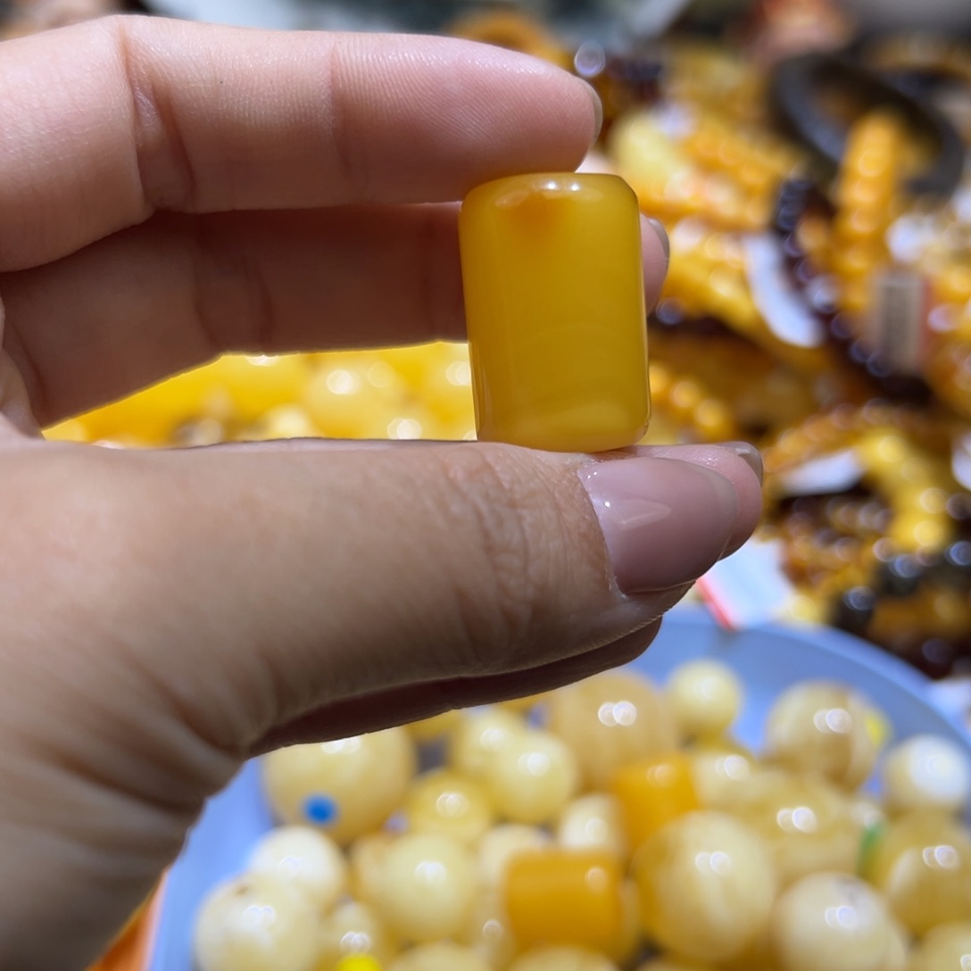 琥珀珠宝奇石未镶嵌