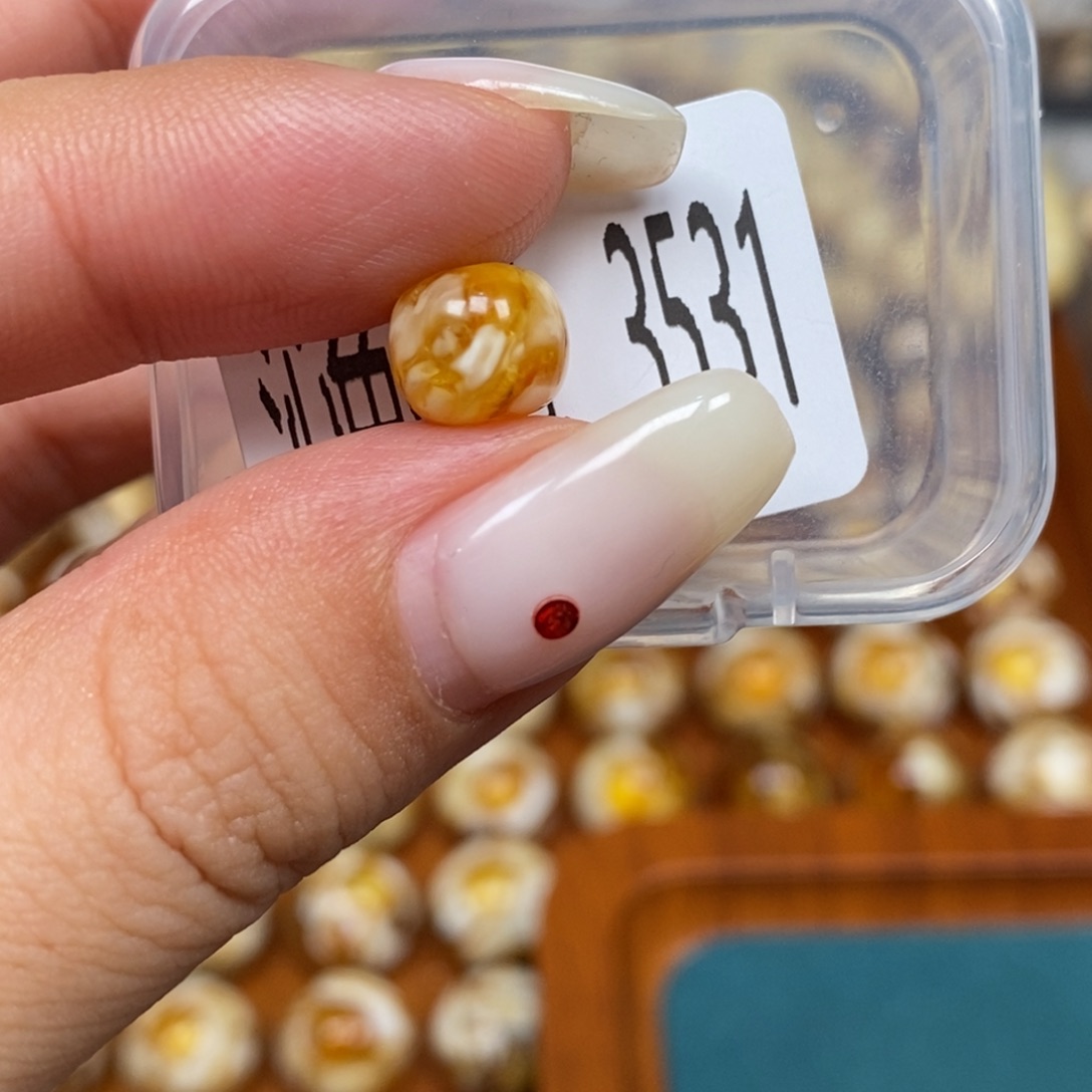 琥珀未镶嵌珠宝奇石3531