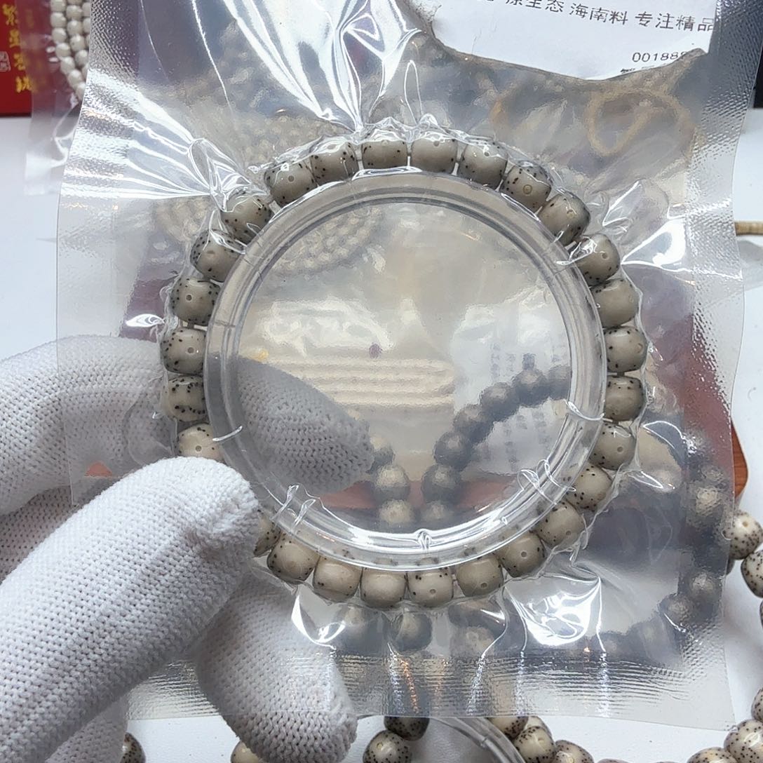 星月菩提吊坠8绿包白大眼睛通体8左右单圈