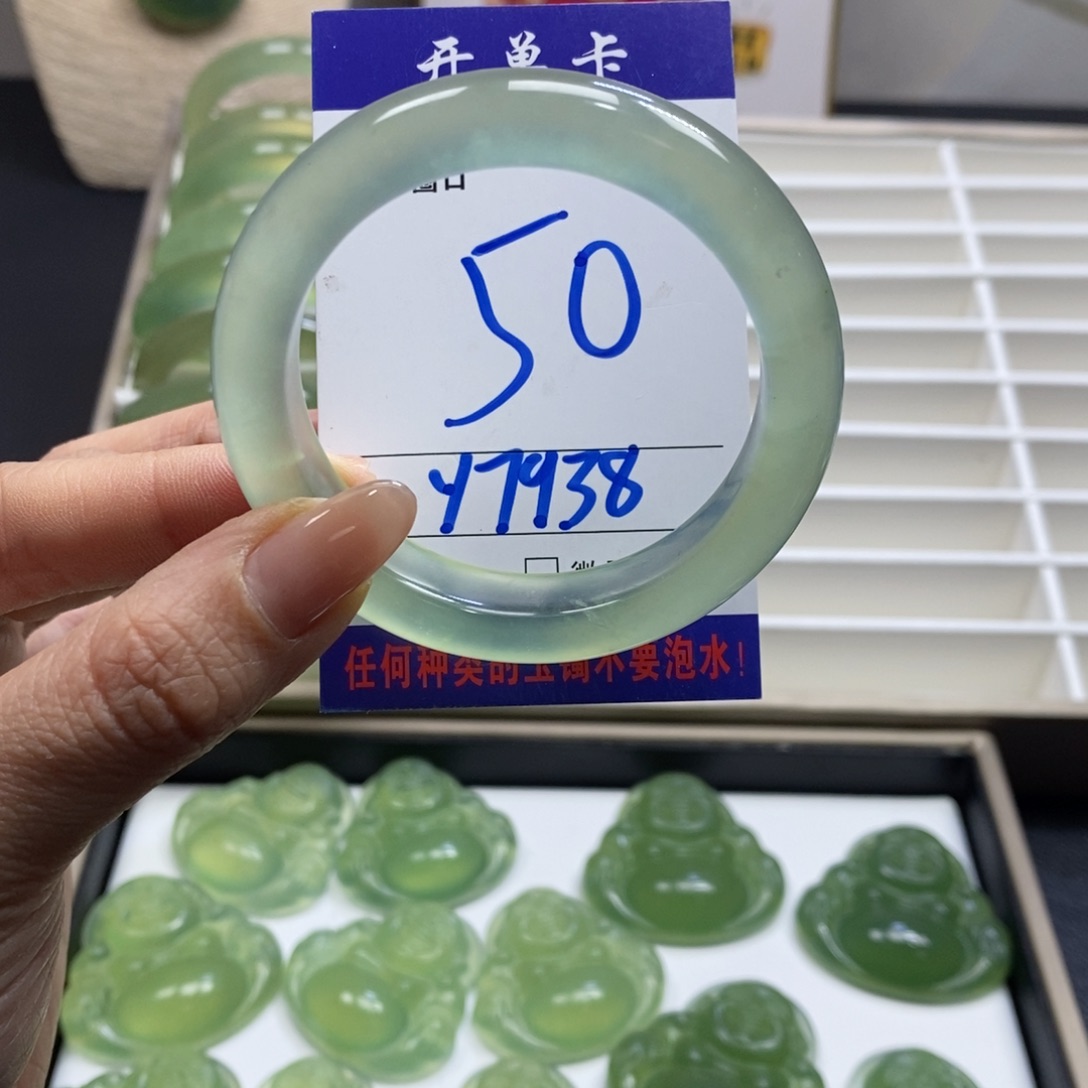 蛇纹石玉手镯未镶嵌